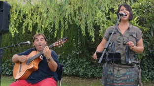 Actuació musical de Fonso Castillo i Anna Pérez