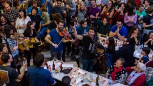 "Roba negra" al bar del Centre Receratiu