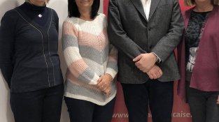 Les dues professores de francès i el director de l'institut amb la directora d'Alliance Française