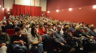 La Sala Centre Recreatiu, plena de gom a gom