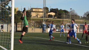 Una de les ocasions del Cassà, rebutjada pel travesser