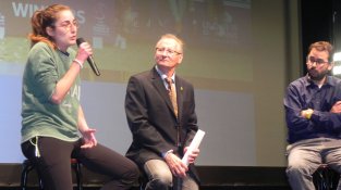 Futbol femení / futbol masculí, un irònic debat que va encetar l'acte
