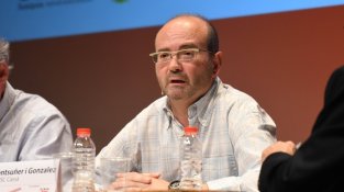 Diversos moments dle debat d'aquest vespre a la Sala Centre Recreatiu