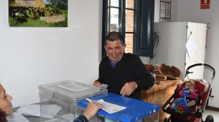 A les dues del migdia, a Cassà ja havia votat més del 40% del cens electoral