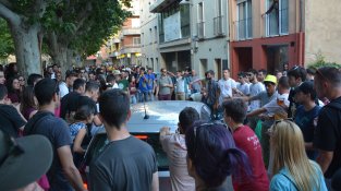 Un conductor una mica eixelebrat ha provocat uns petits incidents en infitrar-se al correbars