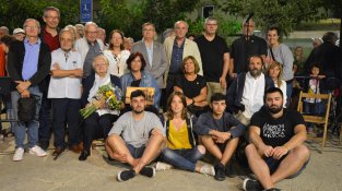 Membres de la família Miralles amb els representants de les entitats que van voler adherir-se a l'homenatge