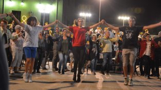 Ballant una de les sardanes de la Nit dels Músics