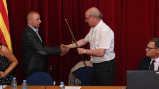 Martí Vallès passa la vara d'alcalde a Robert Mundet