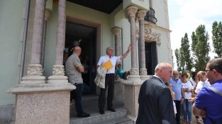 Martí Vallès, ja exalcalde, sortint de l'Ajuntament