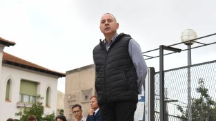 L'alcalde, Robert Mundet, ha intervingut aquest migdia davant l'Ajuntament