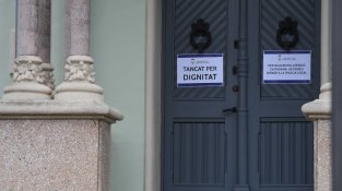 Les dependències municipals  de Cassà "tancades per dignitat"