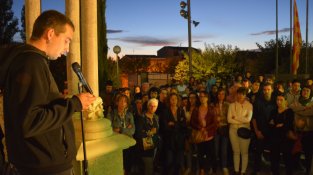Lectura del manifest condemnant l'acció dels Mosso d'Esquadra dimarts al matí