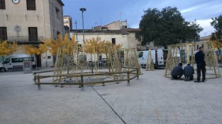 Aquest matí es preparava l'enllestiment de l'arbre de Nadal