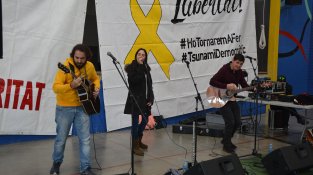 El CDR fan una botifarrada a la Constitució