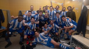 Celebració al vestidor pel triomf d'aquesta tarda