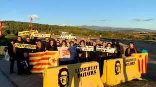 La coral, a la presó on hi ha la consellera Dolors Bassas