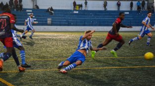 El Cassà empata amb el líder remuntant amb un home menys (2-2)