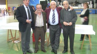 En Victor amb altres dels fundadors d'Amics de la Sardana: en Quim Massa, en Josep Moré i en Manel Miralles,  que ens va deixar fa poc.