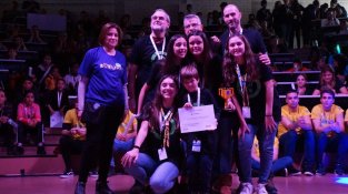 L'equip de La Salle Cassà, amb el guardó