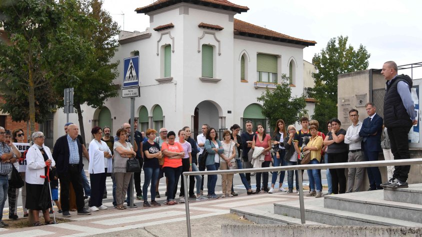 Imatge de l'acte de rebuig celebrat aquest migdia a l'ajuntament de Cassà