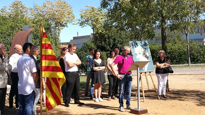 Un moment de la celebració de l’any passat almonument a Josep Dalmàs.