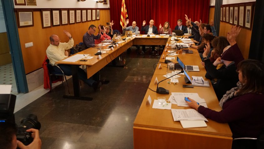 Tot els vots han votat a favor de la moció de rebuig a l'actuació dels Mossos