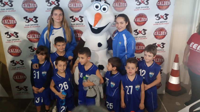 L'escola de bàsquet participa a la trobada de Caldes