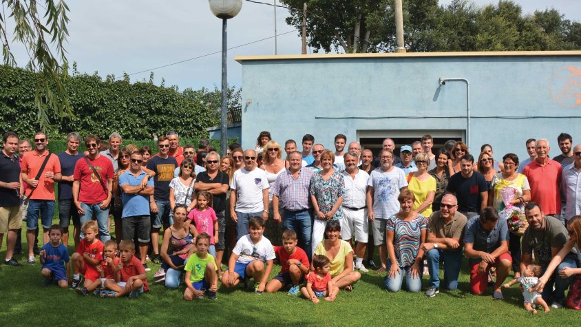 Foto de grup un cop acabada la diada del tennis Cassà