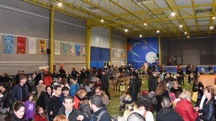 Diversos moments de la recollida de cartes dels patges reials