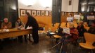 Queixes al ple per l'acomiadament d'una treballadora de la piscina coberta