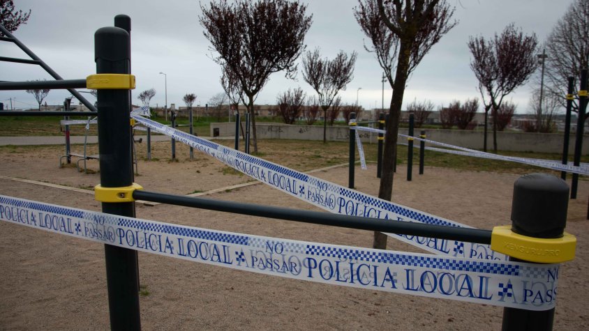 Els parcs infantils de Cassà romanen tancats al públic