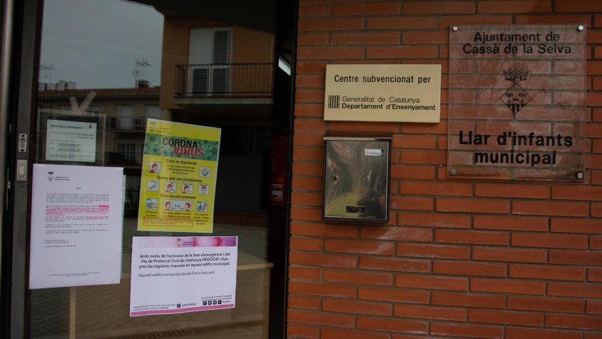 Els centres escolars romanen tancats