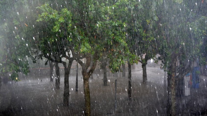 Pedra i pluja molt intensos aquesta tarda a Cassà