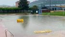 El xàfec de dimecres retarda l'obertura de la piscina d'estiu