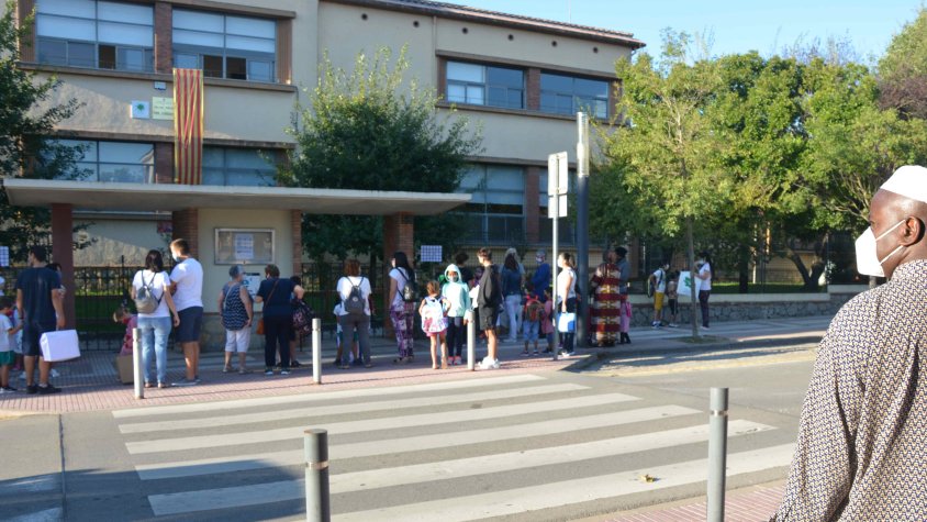 Imatge de l'entrada al Puig d'Arques el dia de l'inici de curs, fa una setmana