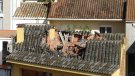 Una llamp causa destrosses en la teulada d'una casa al carrer de Cervantes
