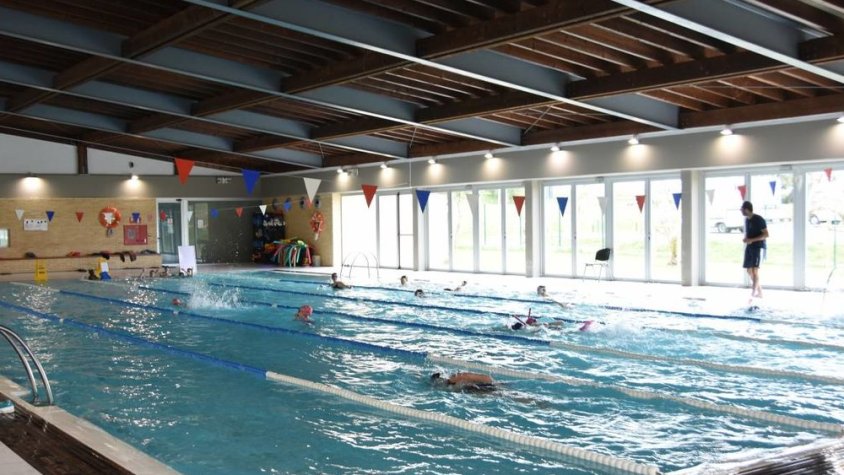 La protecció contra la pandèmia obliga a restringir noves altes a la piscina coberta muncipal