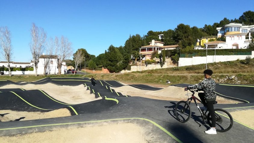 Fotografia d’una Pumptrack d'una pista de l’Escala.