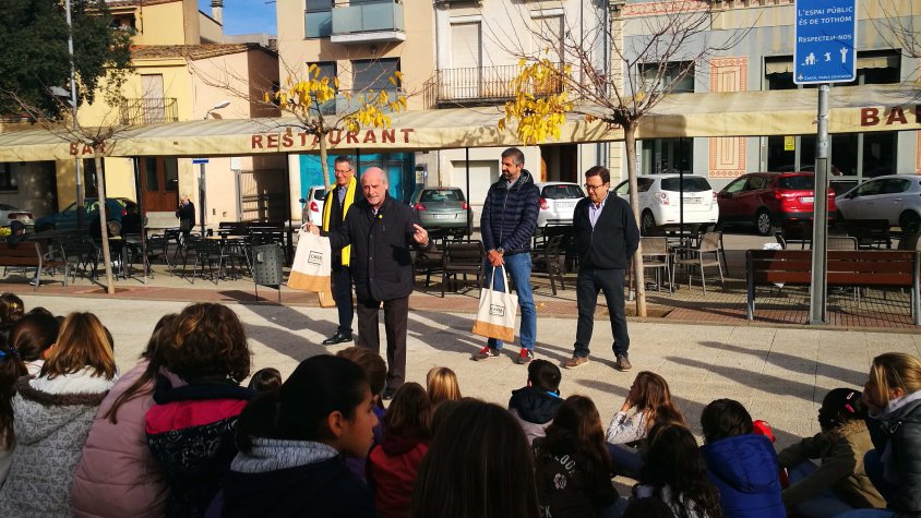 Alumnes de l’Escola Puig d’Arques participen al programa Consell Escola que té com a objectiu fomentar el comerç local