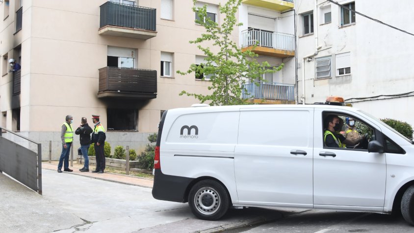 Retirada de les victimes mortals del lloc dels fets