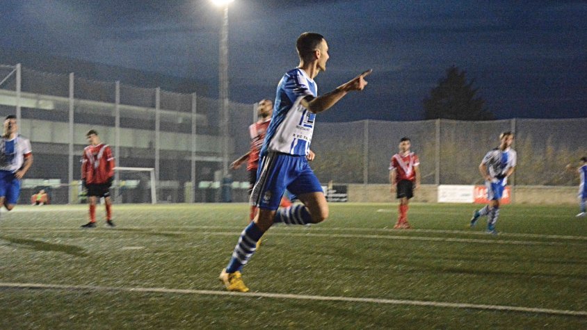 Santamaria celebra el gol de l'empat al final del matx