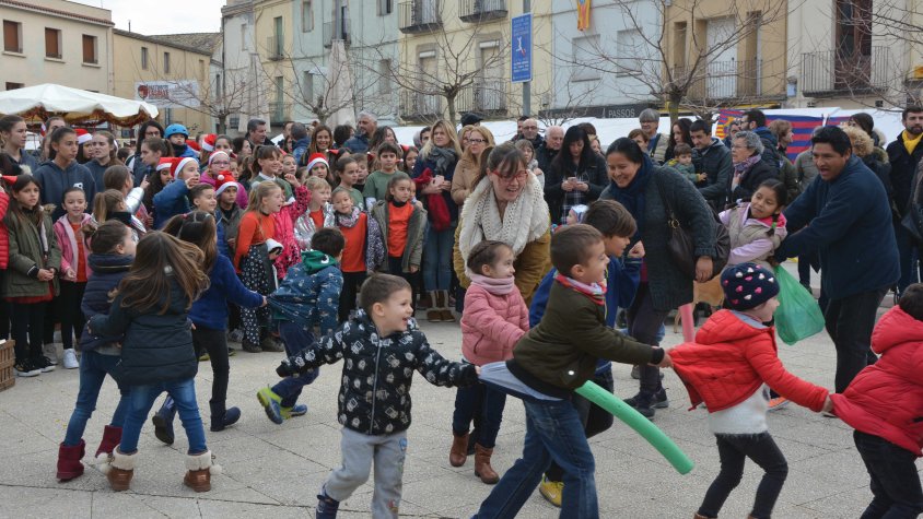 Molta activitat per la mainada al voltant del mercat de Nadal