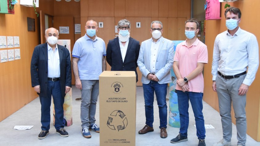 El dipòsit per recollir taps per reciclar, a la Sala Galà