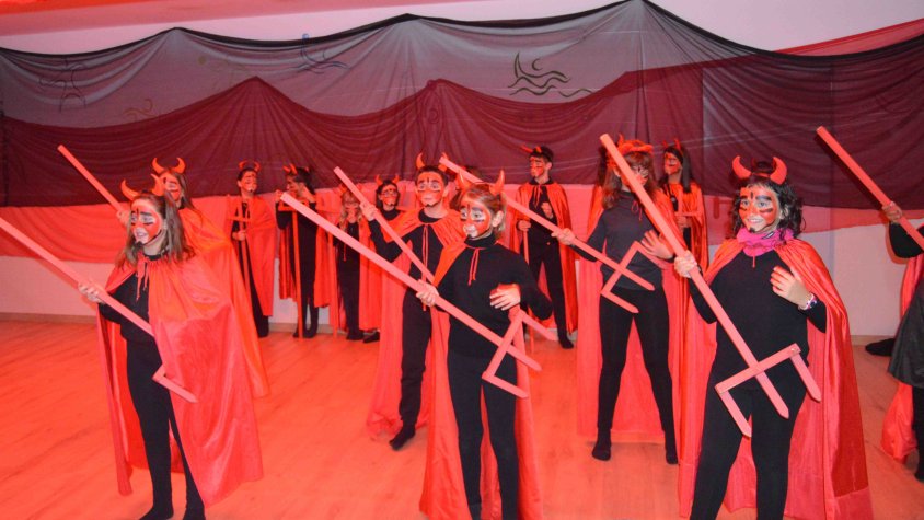 Els nens de La Salle representen el Pessebre vivent
