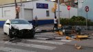 Un cotxe s'accidenta a la carretera Provincial i destrossa un semàfor