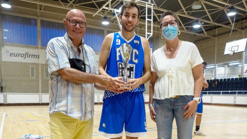 Gerard Jiménez, recollint el guardó de campió del torneig