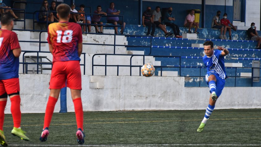 Aleix Montero ha aconseguit de falta directa el segon gol del Cassà