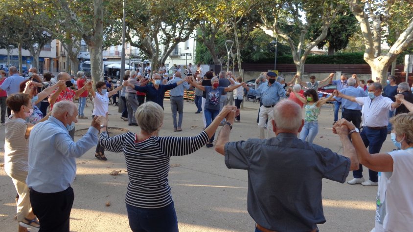 Aspecte que oferia el Passeig en el moment de les sardanes