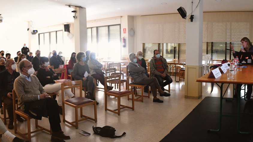 Un moment de la xerrada d'aquest migdia a la Llar dels Jubilats