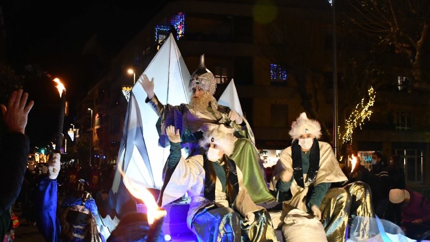 Els Tres Reis de l'Orient arriben amb una cavalcada espectacular a Cassà de la Selva 